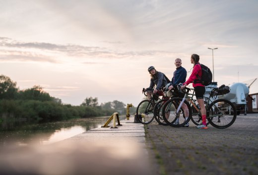 Zeit für die Freundschaft: Bikepacking-Tour mit Gravelbikes durch den Müritz-Nationalpark und die Mecklenburgische Schweiz, © TMV/Gross Zeit für die Freundschaft: Bikepacking-Tour mit Gravelbikes durch den Müritz-Nationalpark und die Mecklenburgische Schweiz
