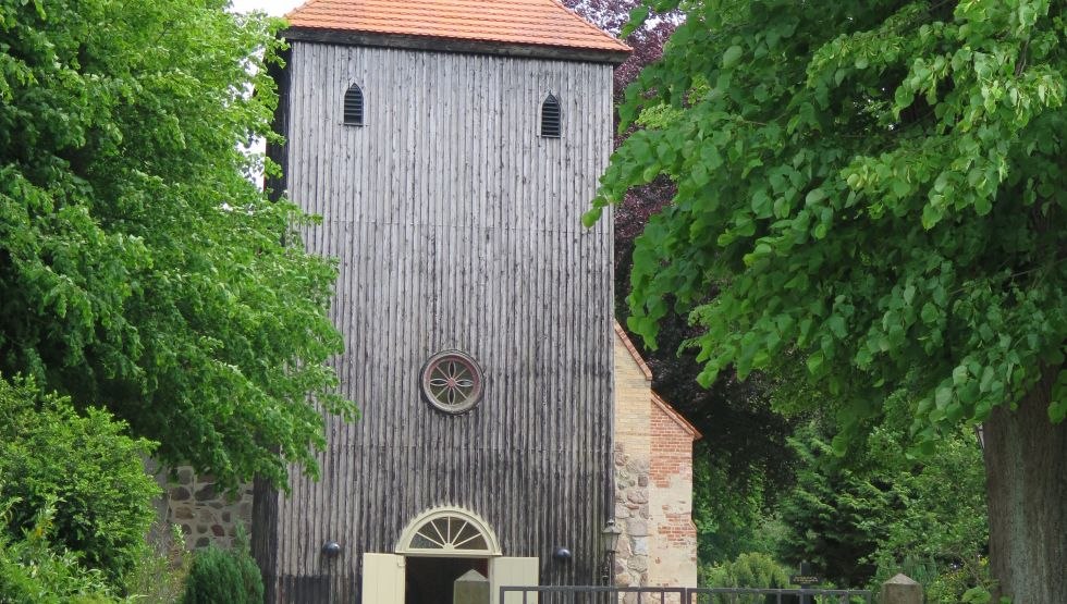Außenansicht St.-Johannis-Kirche Kühlungsborn, © Touristik-Service-Kühlungsborn GmbH Außenansicht St.-Johannis-Kirche Kühlungsborn, © Touristik-Service-Kühlungsborn GmbH