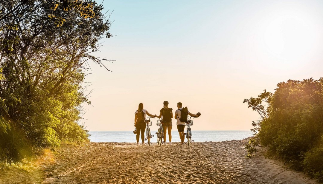 Auf den Radfernwegen in Mecklenburg-Vorpommern gibt es zahlreiche sch&ouml;ne Str&auml;nde zu entdecken, &copy; TMV/Tiemann
