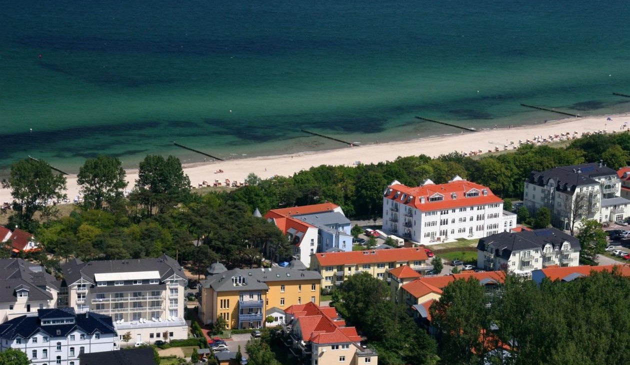 Luftaufnahme Am Weststrand Aparthotel Kühlungsborn, © Am Weststrand Aparthotel Kühlungsborn Luftaufnahme Am Weststrand Aparthotel Kühlungsborn, © Am Weststrand Aparthotel Kühlungsborn