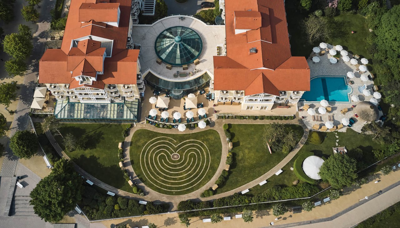 Einblick von Oben auf das Ostseehotel Kühlungsborn, © Arne Nagel Einblick von Oben auf das Ostseehotel Kühlungsborn, © Arne Nagel