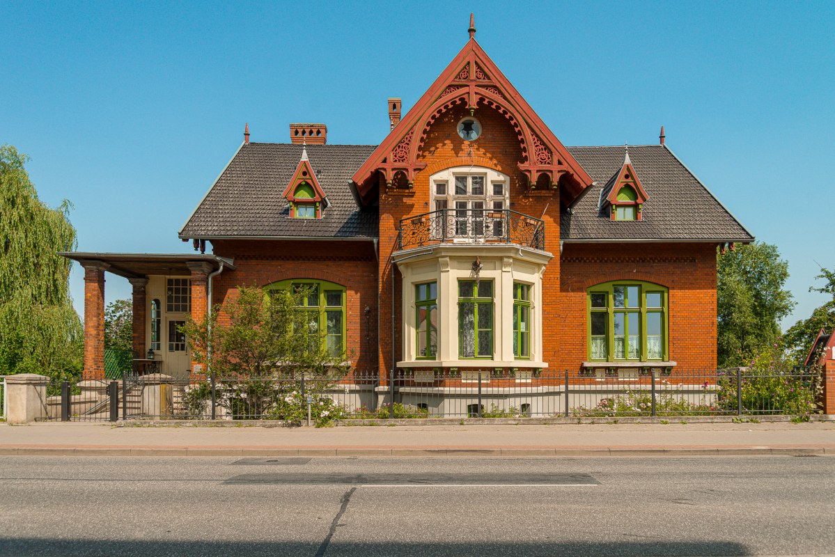 Villa // &copy; Neil Kilindo