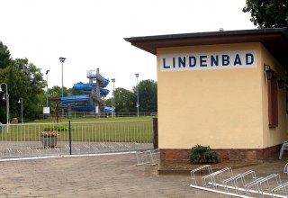 Eingangsbereich zum Lindenbad, &copy; Sabrina Wittkopf-Schade