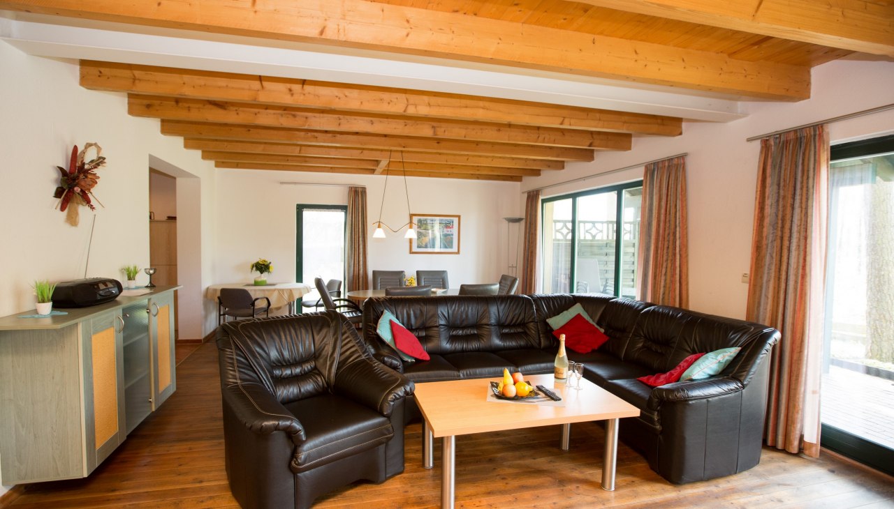 Gemütlicher Wohnraum im Ferienhaus Waldschneise, © Ferienkontor Gemütlicher Wohnraum im Ferienhaus Waldschneise, © Ferienkontor