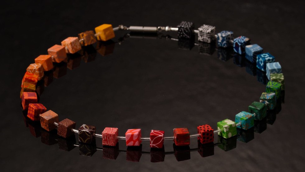 Kette aus Papier, &copy; Christoph Albrecht