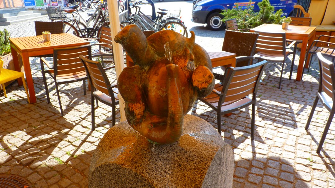 Elefantenbrunnen, &copy; Waren (M&uuml;ritz)-Information