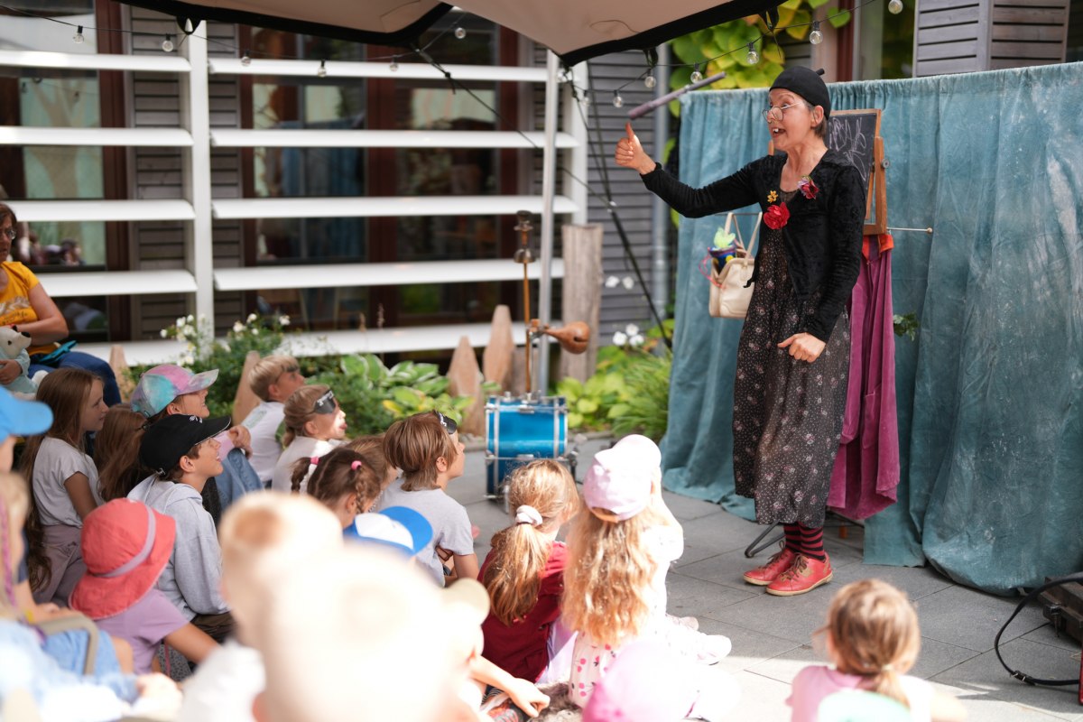 Puppentheaterauff&uuml;hrung zum Kinderfest in Innenhof des B&Auml;RENWALD M&uuml;ritz // &copy; B&Auml;RENWALD M&uuml;ritz | Andr&eacute; Klevenow