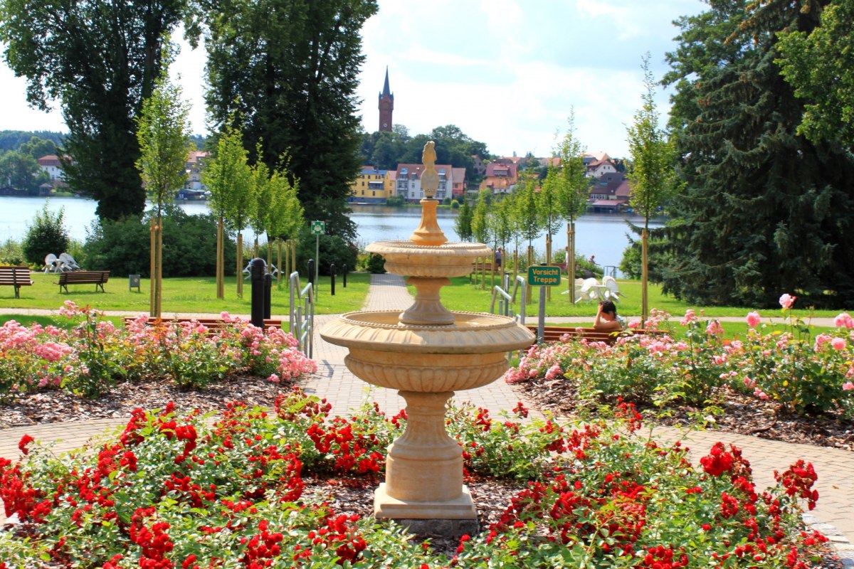 Park bij het podium // © Klinik am Haussee Park bij het podium // © Klinik am Haussee