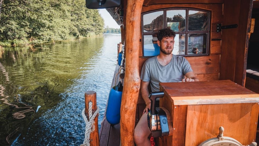 Auf dem Floß kann jeder mal Kapitän sein, © TMV/WorldonaBudget Auf dem Floß kann jeder mal Kapitän sein, © TMV/WorldonaBudget