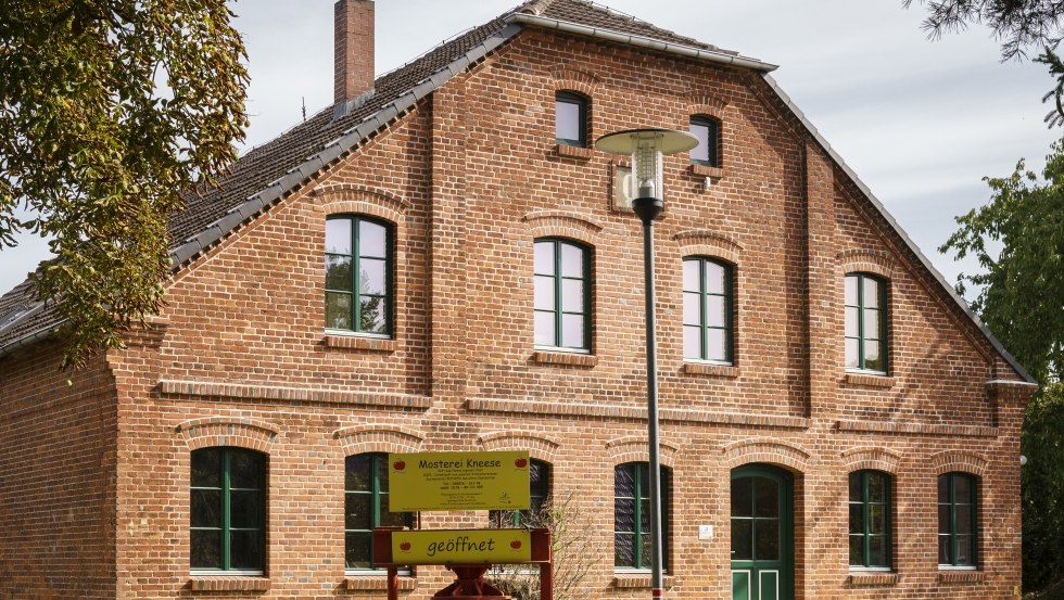 Ciderij, boerderijwinkel en distilleerderij // &copy; Mosterei Kneese/Paula Markert