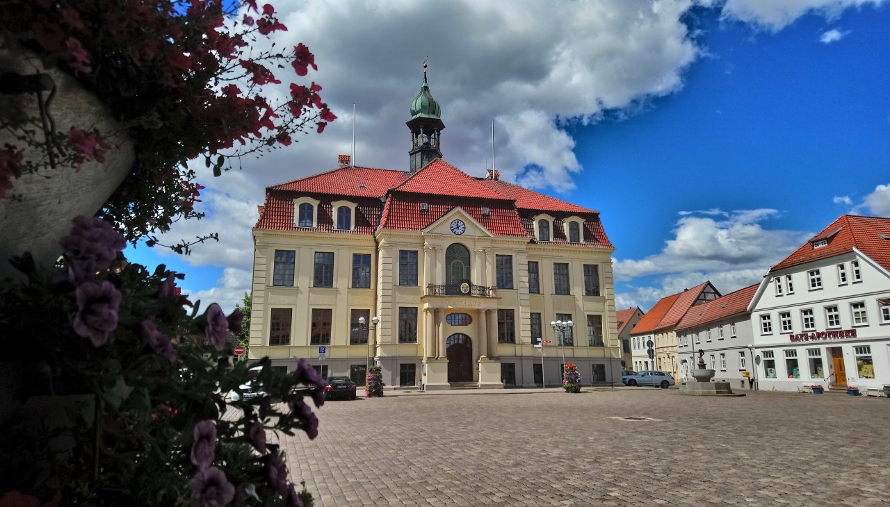 Blick vom Café auf das Rathaus, © Jana Koch Blick vom Café auf das Rathaus, © Jana Koch