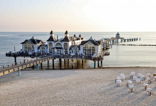Die Seebrücke in Sellin auf der Insel Rügen lädt bei jedem Wetter zum Promenieren ein. // © MV-T/Gohlke Die Seebrücke in Sellin auf der Insel Rügen lädt bei jedem Wetter zum Promenieren ein. // © MV-T/Gohlke