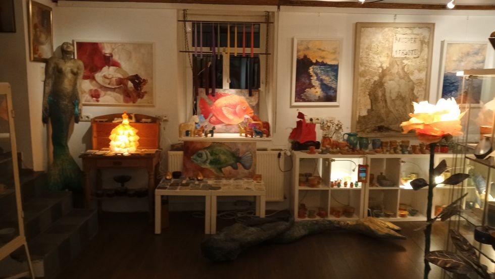 Galerie mit Gem&auml;lden und Kunsthandwerk, &copy; Ana Sojor