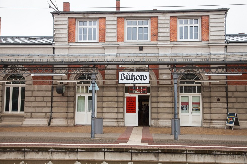 Der Bahnhof von der Schienenseite aus. // &copy; Frank Burger