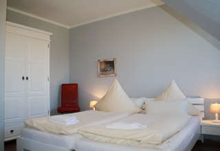 Schlafzimmer FeWo Eiche // © Heuser Schlafzimmer FeWo Eiche // © Heuser