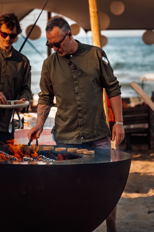 Fijne keuken direct van de Feuerring // &copy; Stefan Pocha