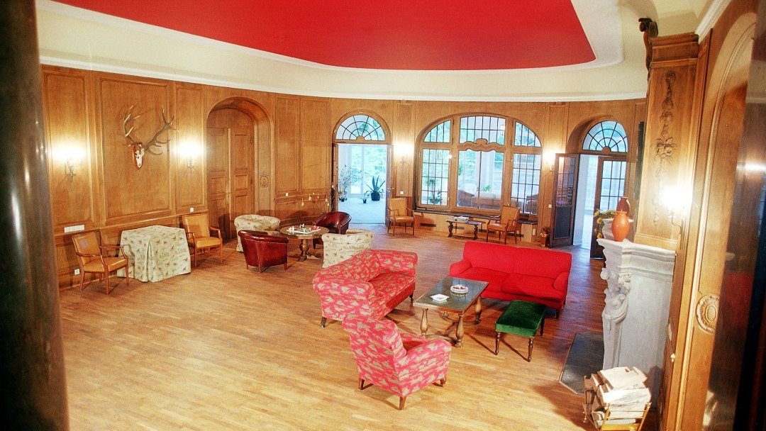 Großzügige Halle mit Kamin, © Jagdschloss Bellin Großzügige Halle mit Kamin, © Jagdschloss Bellin