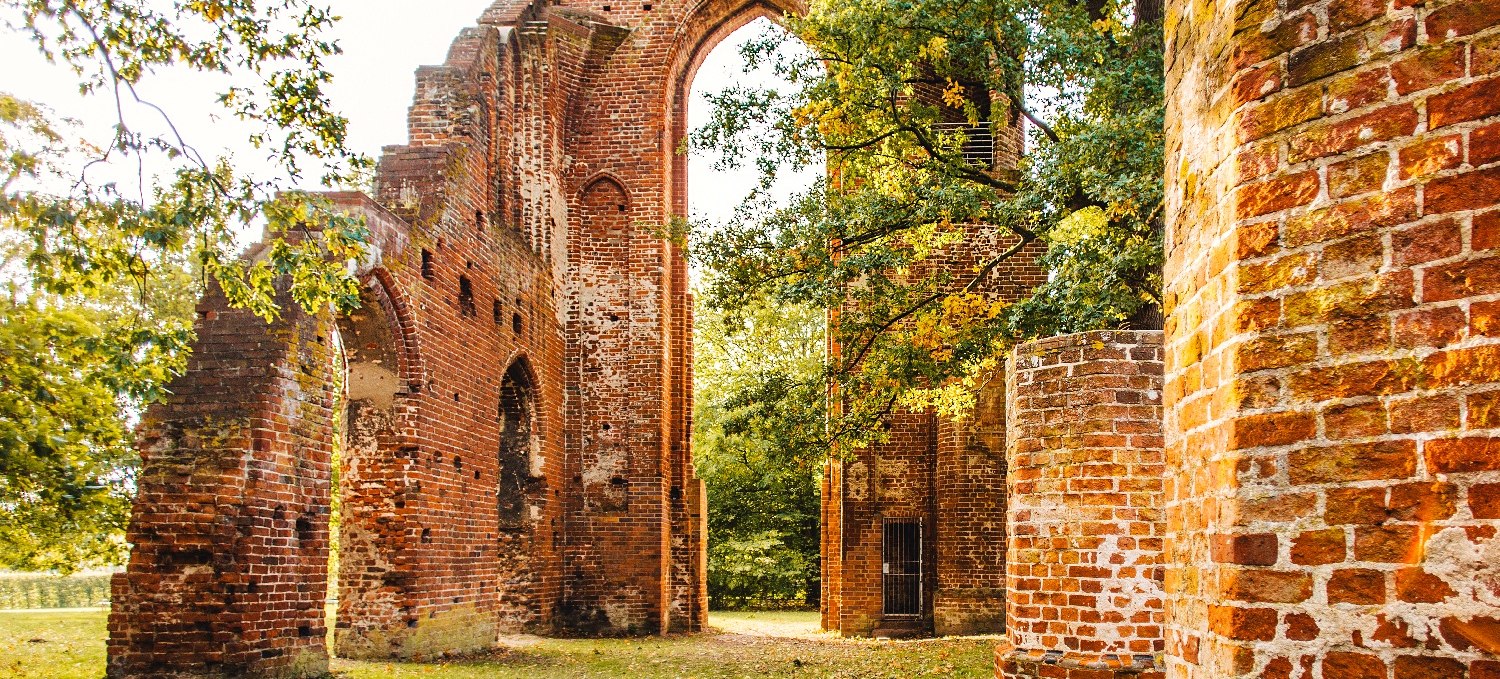 Wahrzeichen Greifswalds und zu Weltruhm gelangt durch Romantiker Caspar David Friedrich: Die Klosterruine Eldena. // © Wally Pruß Wahrzeichen Greifswalds und zu Weltruhm gelangt durch Romantiker Caspar David Friedrich: Die Klosterruine Eldena. // © Wally Pruß