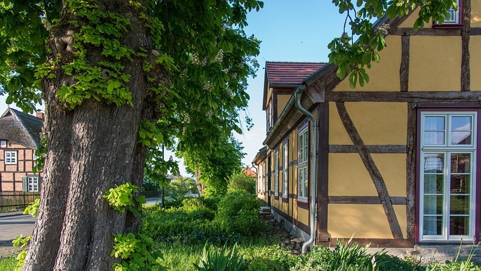 Au&szlig;enansicht Gutshaus Neuendorf // &copy; Ulrike Schacht