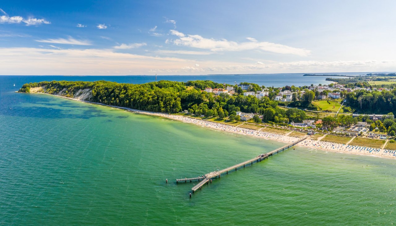 Beeindruckendes Panorama aus der Luft: das Ostseebad Göhren mit der Seebrücke am Nordstrand, © Mirko Boy Beeindruckendes Panorama aus der Luft: das Ostseebad Göhren mit der Seebrücke am Nordstrand, © Mirko Boy