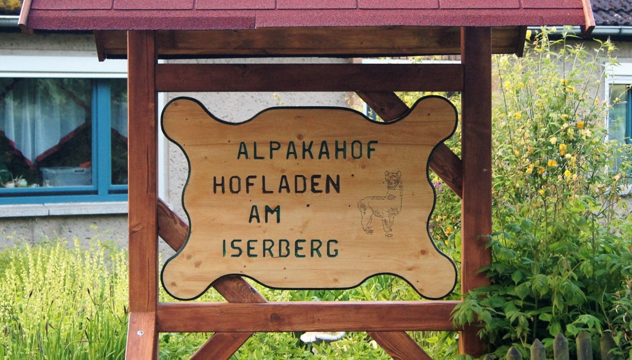 Unser Hof-Schild- gebaut von einer Einrichtung für psychisch Kranke und behinderte Menschen., © Marco Holter Unser Hof-Schild- gebaut von einer Einrichtung für psychisch Kranke und behinderte Menschen., © Marco Holter
