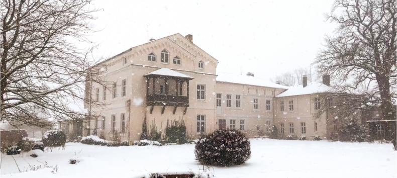 Herrenhaus Roggow im Schnee, © AvO