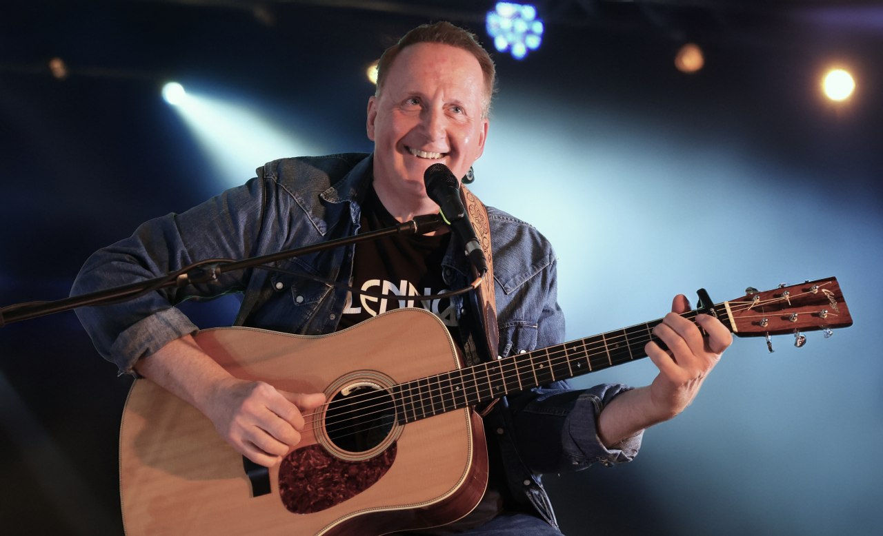 KONZERT Volkwin M&uuml;ller, Detmold | 'Imagine' & John Lennons wei&szlig;es Klavier | Konzert bis Lesung &uuml;ber Freundschaft Graphiker Klaus Voormann & Beatle John Lennon // &copy; Volkwin M&uuml;ller