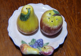 Salz- und Pfefferstreuer Obst // &copy; Peter Ramsch