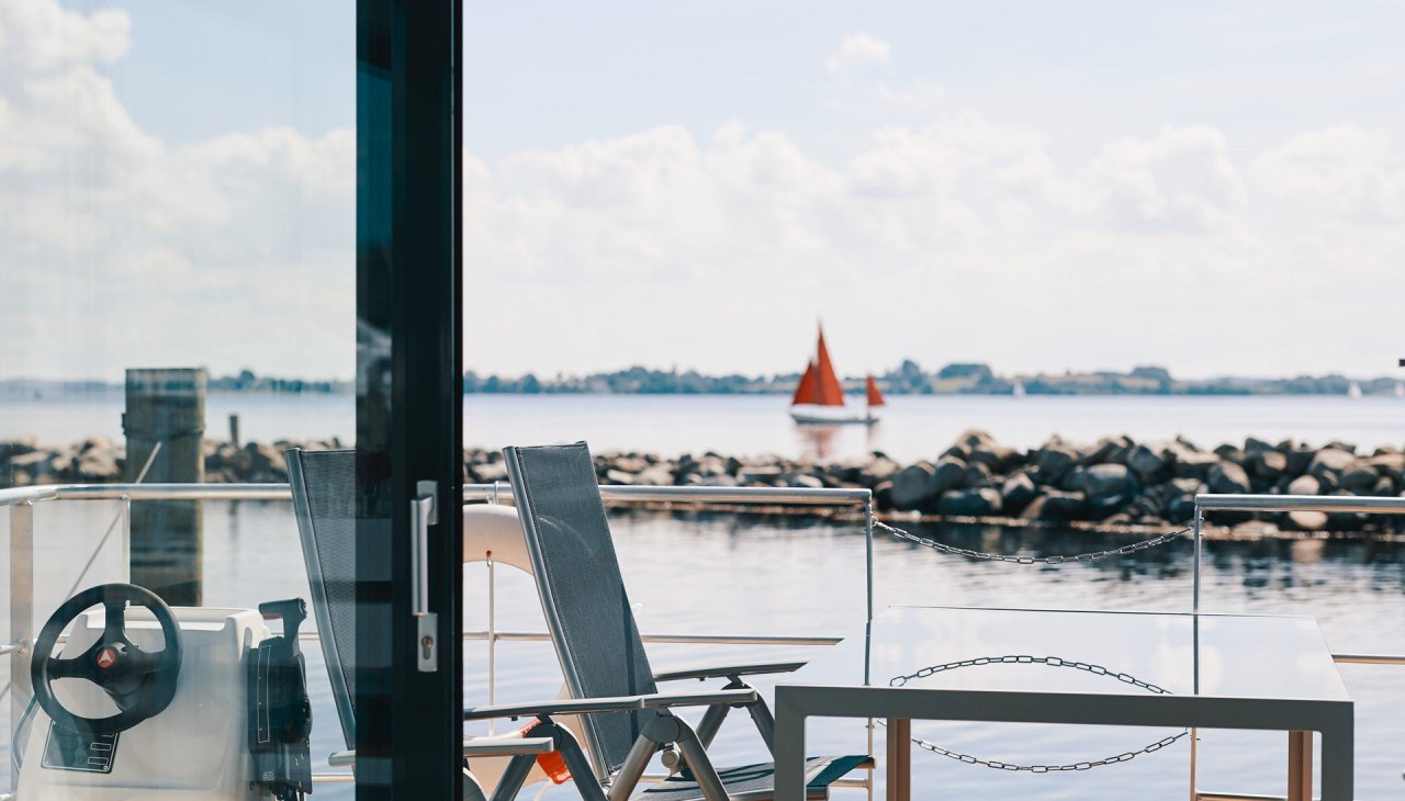 Hausboot mit Ausblick auf&acute;s Wasser, &copy; Lars Franzen