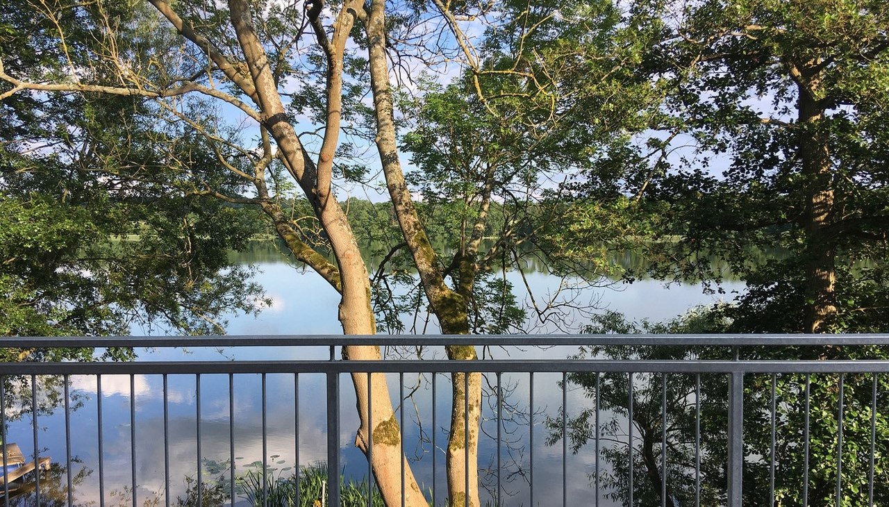 Phantastischer Seeblick vom Gutshaus Woserin, © Gutshaus Woserin / Sabine Puschmann Phantastischer Seeblick vom Gutshaus Woserin, © Gutshaus Woserin / Sabine Puschmann