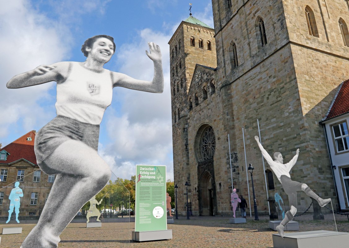 &copy; @Hermann Haarmann