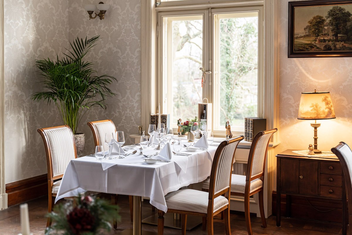 Das Restaurant im Schlossgut Gorow bittet zu Tisch // © Schlossgut Gorow / DOMUSImages Das Restaurant im Schlossgut Gorow bittet zu Tisch // © Schlossgut Gorow / DOMUSImages