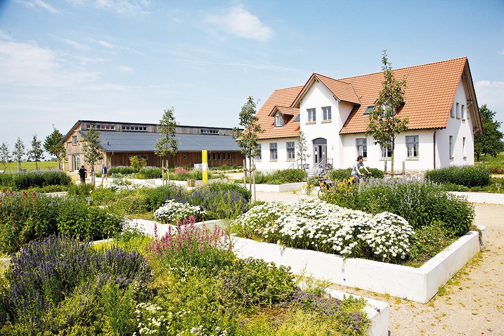 LandWert Hof Außenaufnahme – Gutshaus // © Friz Fischer . argus design . www. argus- design.com LandWert Hof Außenaufnahme – Gutshaus // © Friz Fischer . argus design . www. argus- design.com