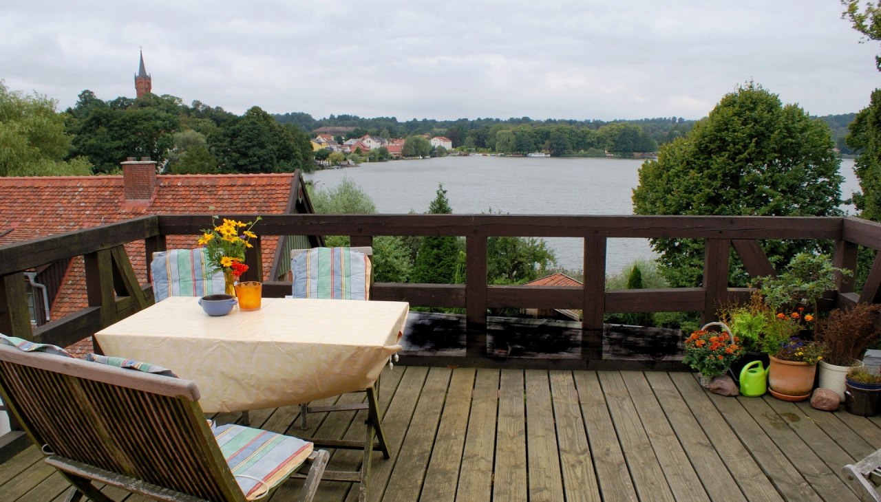 Blick Richtung Westen von der Wohnung mit Dachterrasse, © Bernhard Pfitzner Blick Richtung Westen von der Wohnung mit Dachterrasse, © Bernhard Pfitzner