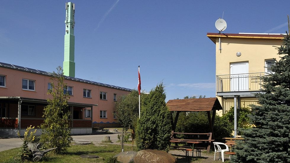 Gebouw met buitenfaciliteiten, &copy; Thomas B&auml;r