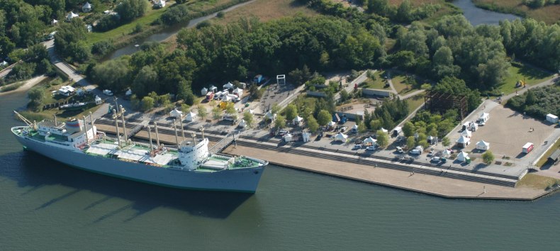 Luftbild von der Hafenpromenade der FLAIR AM MEER // © inRostock Luftbild von der Hafenpromenade der FLAIR AM MEER // © inRostock