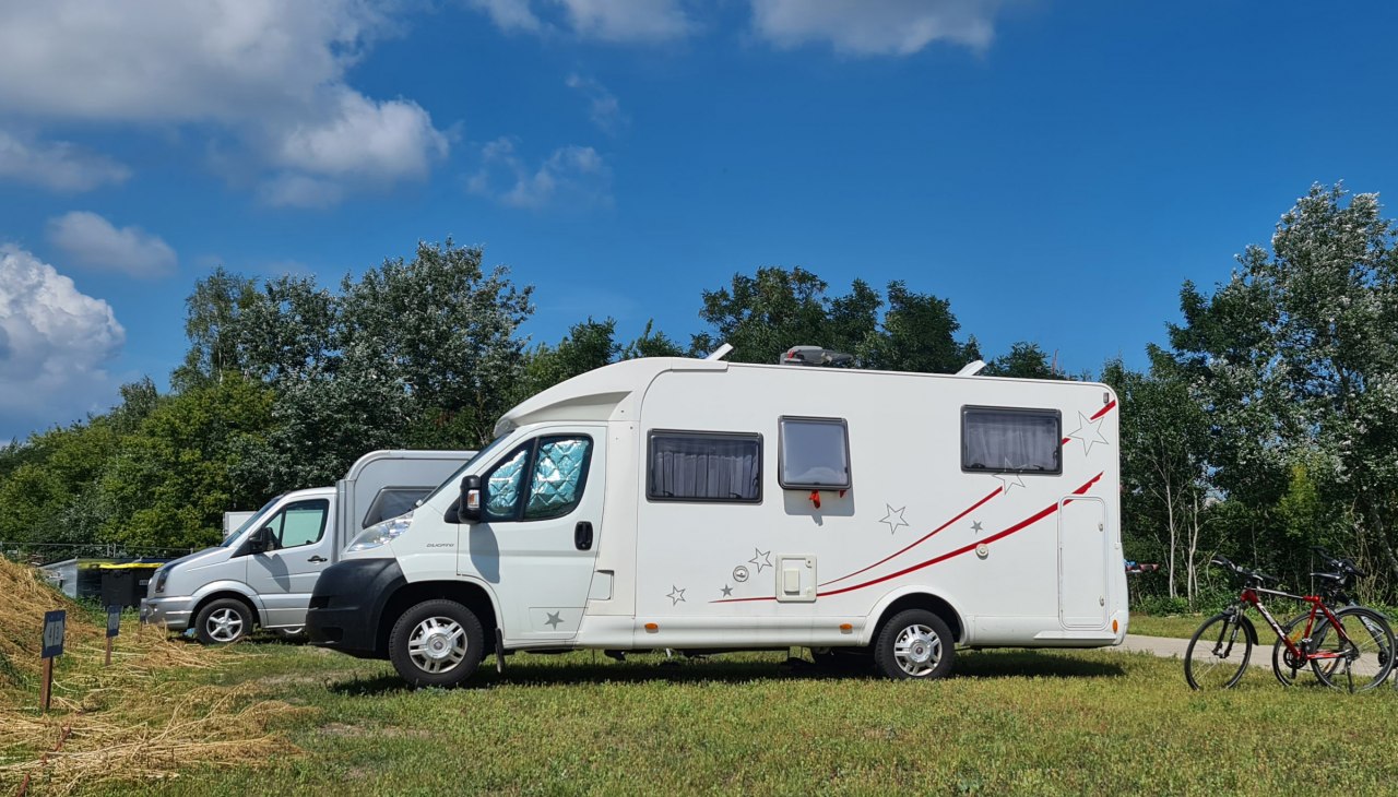 Badestrand, gute Gastronomie und Wassersportangebote, was will man als Reisemobilist mehr?, © KUHNLE-TOURS Badestrand, gute Gastronomie und Wassersportangebote, was will man als Reisemobilist mehr?, © KUHNLE-TOURS