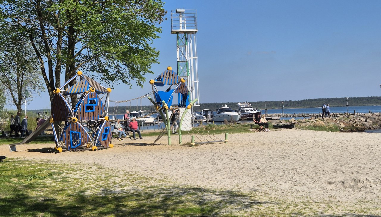 Strand am Schloss Klink, © Gina Schulenberg Strand am Schloss Klink, © Gina Schulenberg