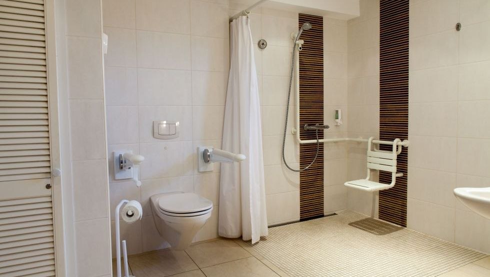 Barrierefreies Badezimmer in der barrierefreien Ferienwohnung auf Fischland-Darß-Zingst // © Martin Schweitzer Barrierefreies Badezimmer in der barrierefreien Ferienwohnung auf Fischland-Darß-Zingst // © Martin Schweitzer
