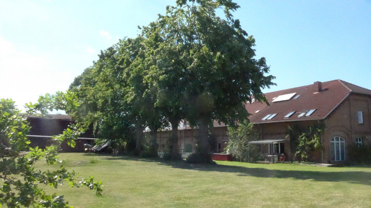 Au&szlig;enansicht Schafscheune Hoppenrade // &copy; Klaus Axtmann