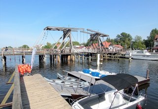 Kanu I wahlweise mit 3 oder 4 Sitzpl&auml;tze I wasserdichter Stauraum f&uuml;r Wertsachen // &copy; Tommy&acute;s Bootsverleih