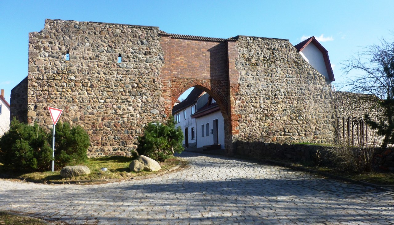 Das Woldegker Tor ist Teil der sehr gut erhaltenen Stadtmauer F&uuml;rstenwerders, &copy; Tourismusverein F&uuml;rstenwerder