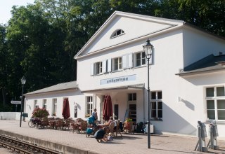 Bahnhof mit Gleisen // &copy; Frank Burger