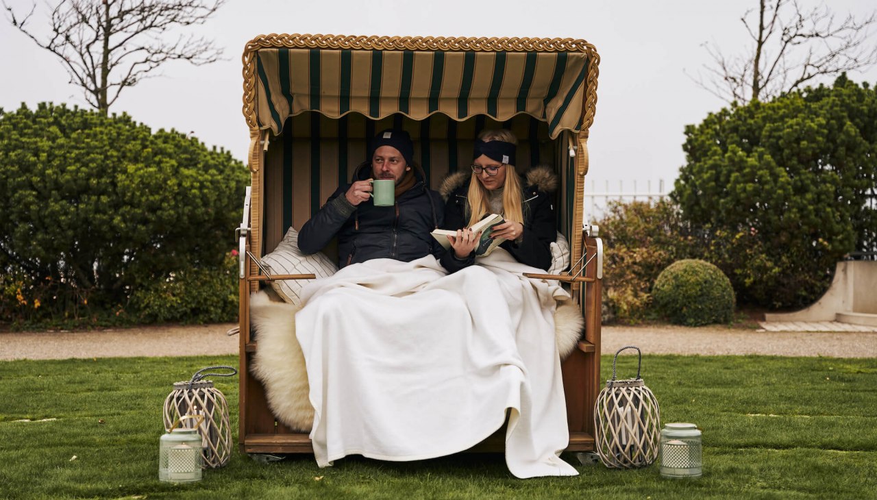Auch im Winter können Sie bei einem heißen Getränk im Strandkorb entspannen, © Arne Nagel Auch im Winter können Sie bei einem heißen Getränk im Strandkorb entspannen, © Arne Nagel