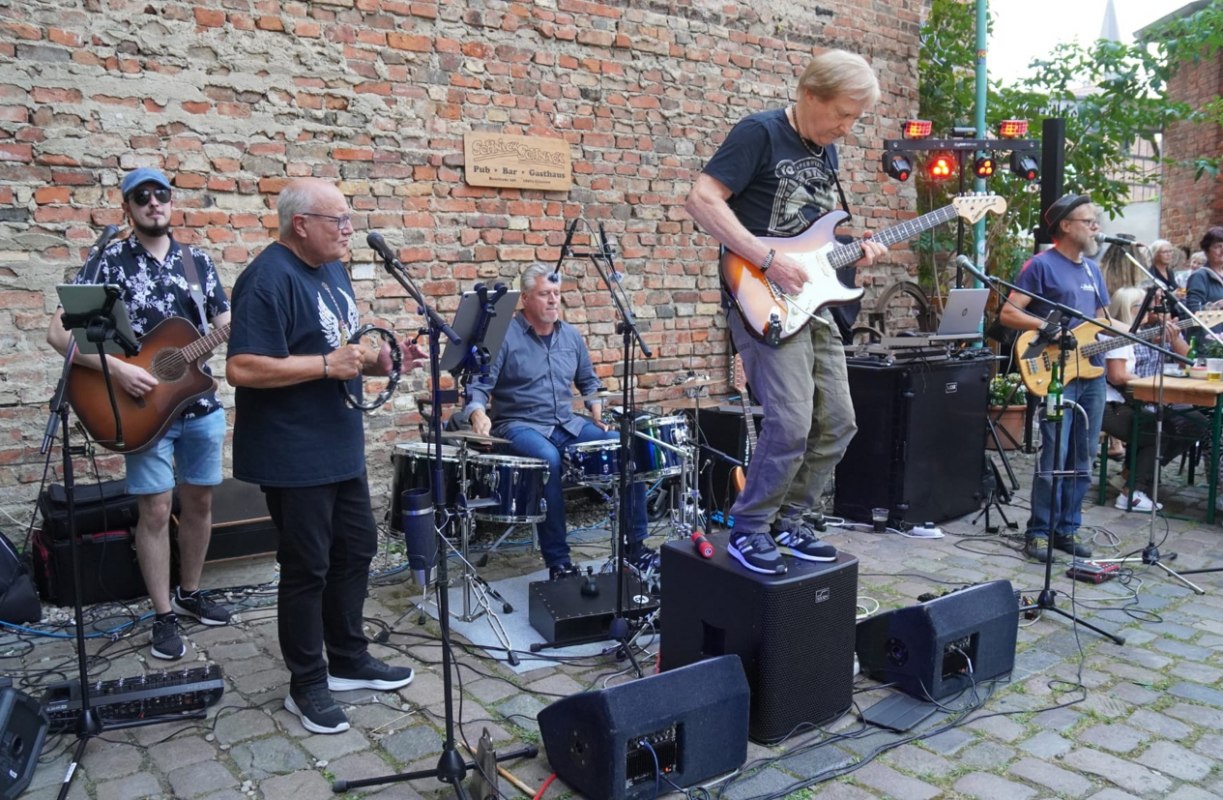 Goder Tider buiten // &copy; Thomas Hensel