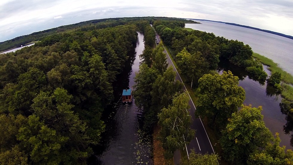 Door de Langen Graben van het binnenmeer van Schwerin naar de Ziegelsee // &copy; TMV/S. H. Witzel
