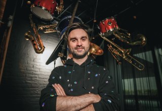 Dr. Pop
: Hitverdächtig – Die Musik-Comedy-Stand-up-Show!, © Moritz ›Mumpi‹ Künster Dr. Pop
: Hitverdächtig – Die Musik-Comedy-Stand-up-Show!, © Moritz ›Mumpi‹ Künster