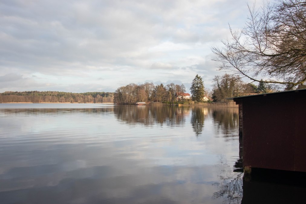 Zum Objekt gehören auch Ruderboot und Badeplattform, © C. Reinhold