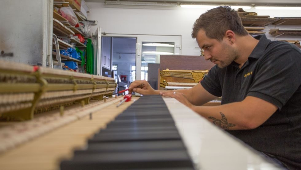 Arbeiten an der Flügelmechanik, © Ecki Raff Arbeiten an der Flügelmechanik, © Ecki Raff