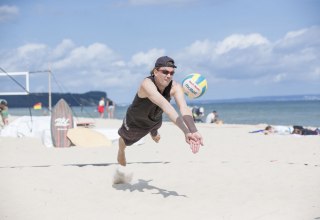 &copy; Tiki Beach